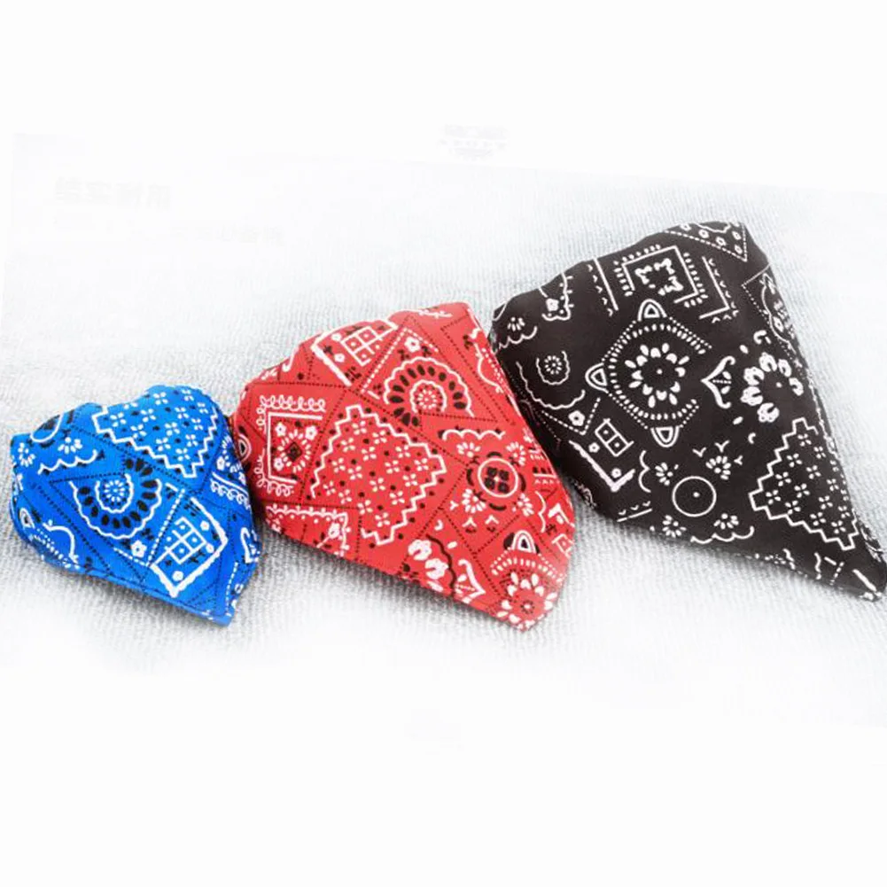 

1 PCS Cute Adjustable Small Dog Collars Puppy Pet Slobber Towel Outdoor Cat Collar Print Scarf Design Dog Collar Neckerchief