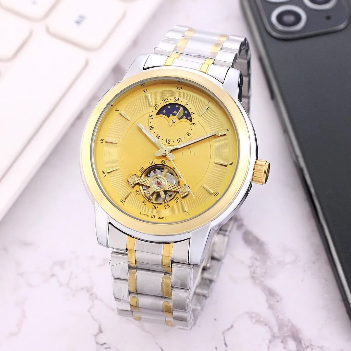 

Fashionable young men's high grade business wristwatch waterproof wristwatch high grade wristwatch