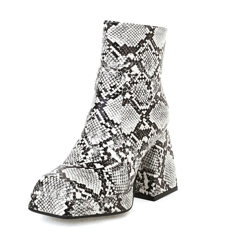 Женские ботильоны на платформе коричневые короткие ботинки из искусственной