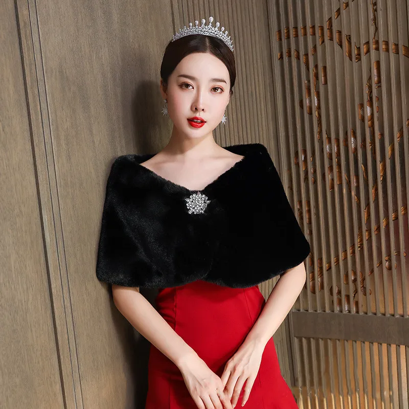 Свадебная шаль из искусственного меха черная Брошь Стразы Простой Болеро