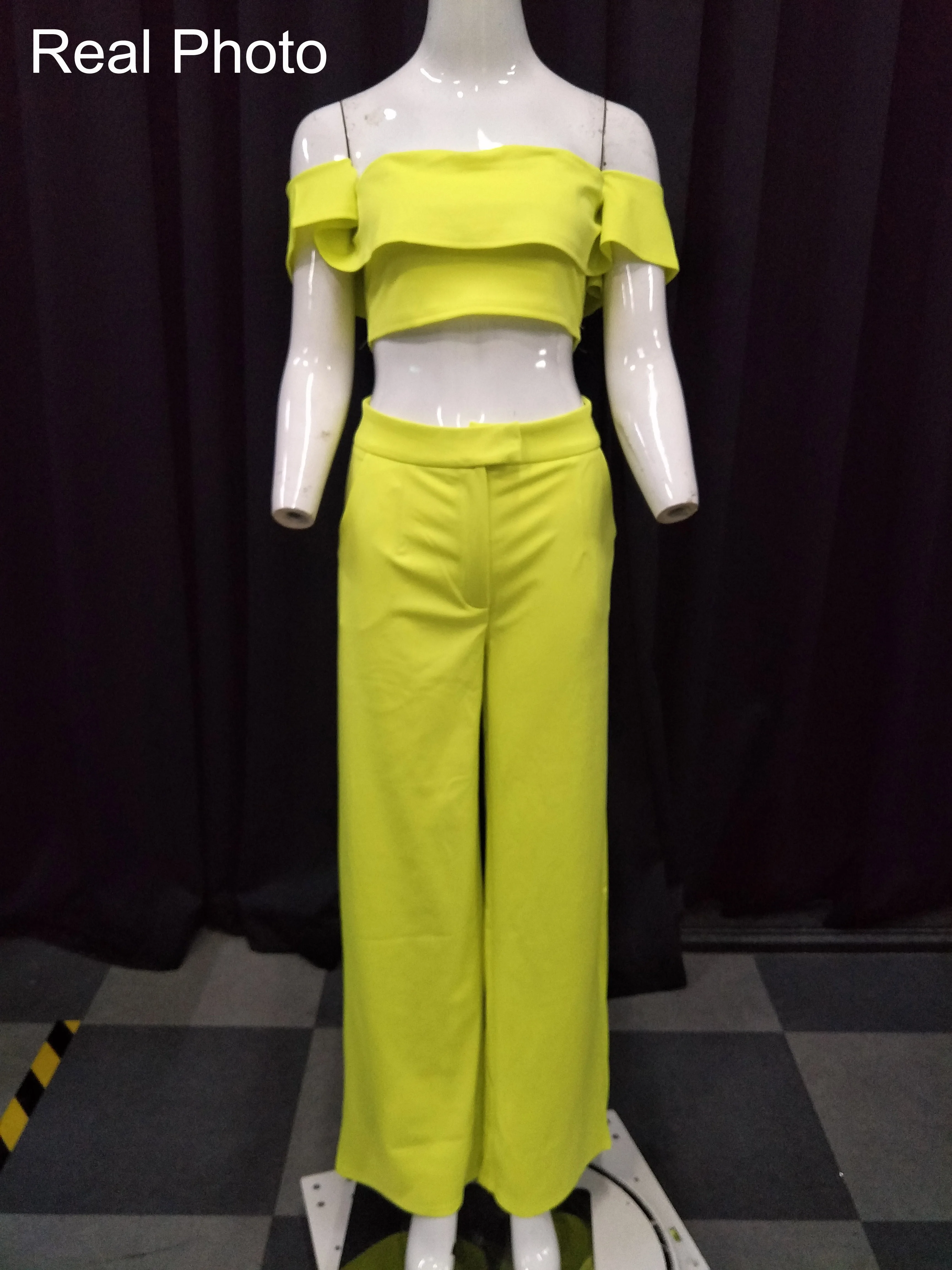 Женский комплект из 2 предметов: укороченный топ с открытыми плечами и прямые