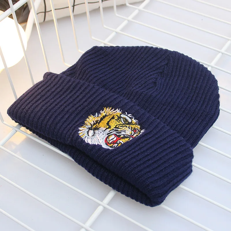 Зимние вязаные шапки с мультяшной вышивкой тигра женская уличная теплая