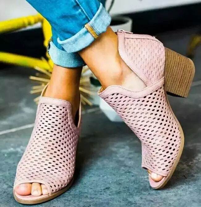 Женские летние ботинки на плоской скрытой танкетке женские с вырезами Дамская