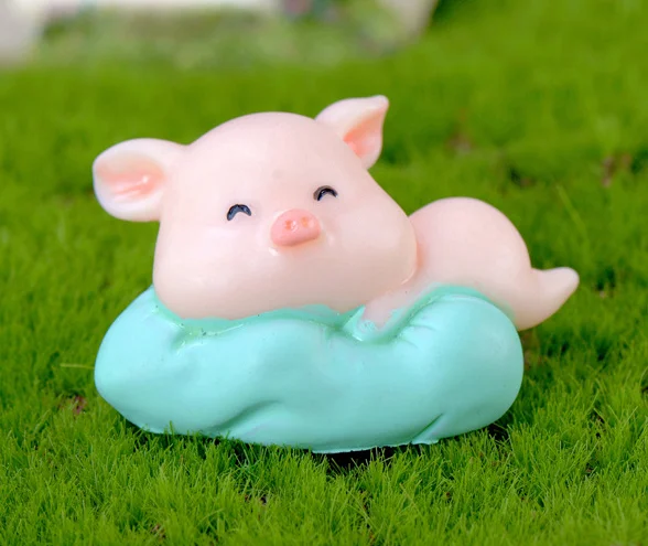 

1 Pcs Cute Small Pig Resin Craft Small Ornament Cartoon Animal DIY Model Keychain Accessories Doll Action Figure Toys