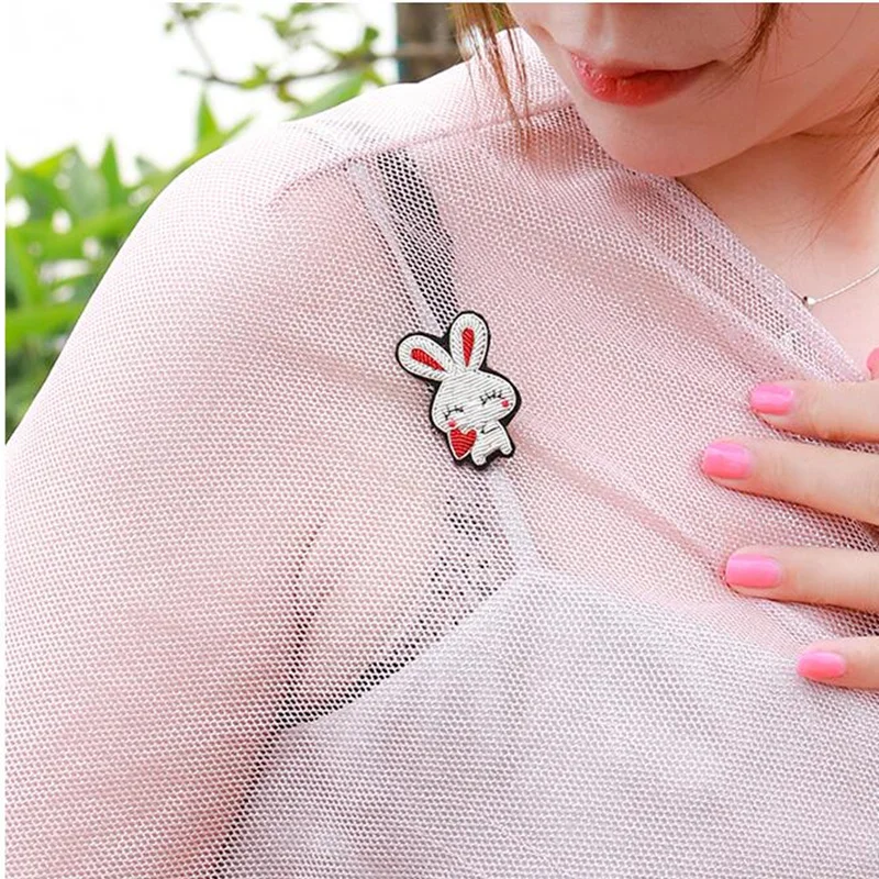 

Indian silk hand-embroidered brooch dress collar needle ornament creative cute wild love rabbit brooch