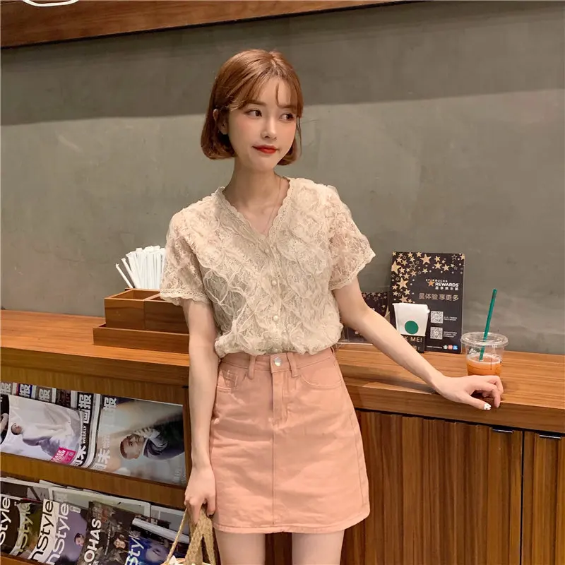 

Sweet Women Lace Summer New Design Fresh Fashion Loose Brief Free Floral Casual Sweet Short-Sleeved Blouses Apricot Shirt