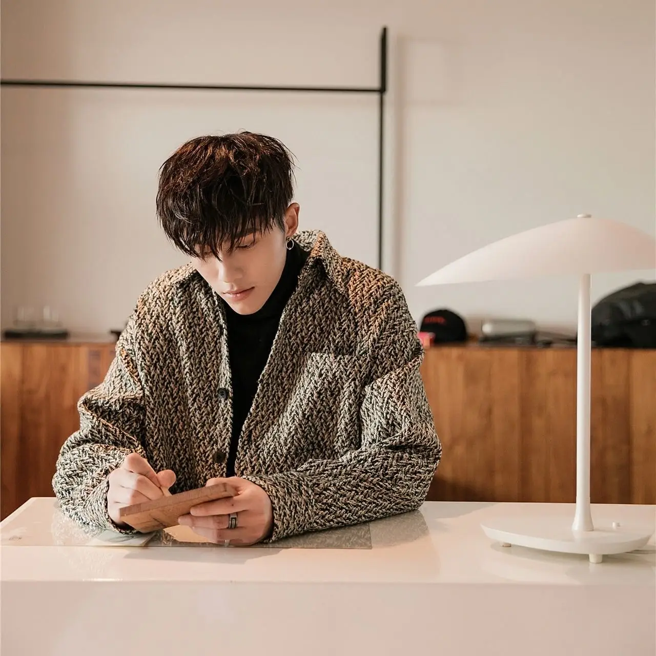 Куртка мужская с маленьким запахом модная повседневная свободная ветровка в