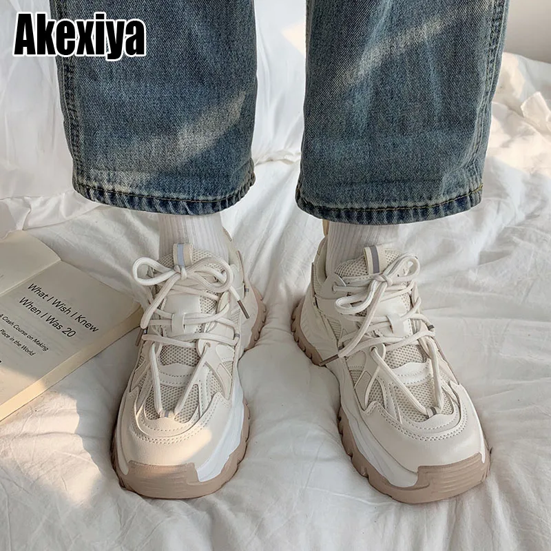 

Женские кроссовки из сетчатого материала, на толстой подошве