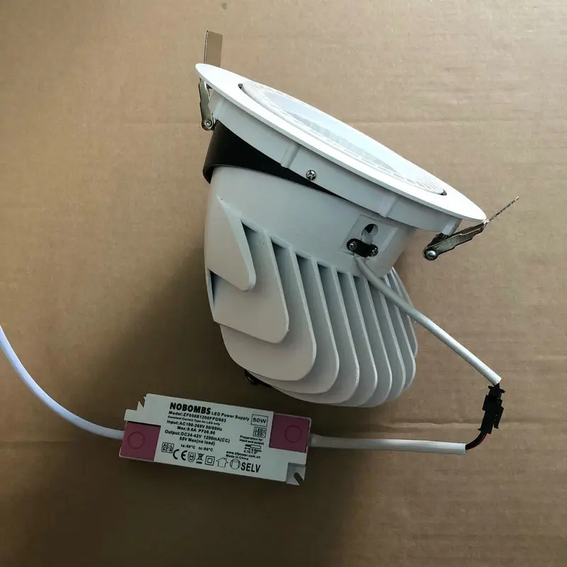 Светодиодные светильники направленного света круглые черные и белые потолочные