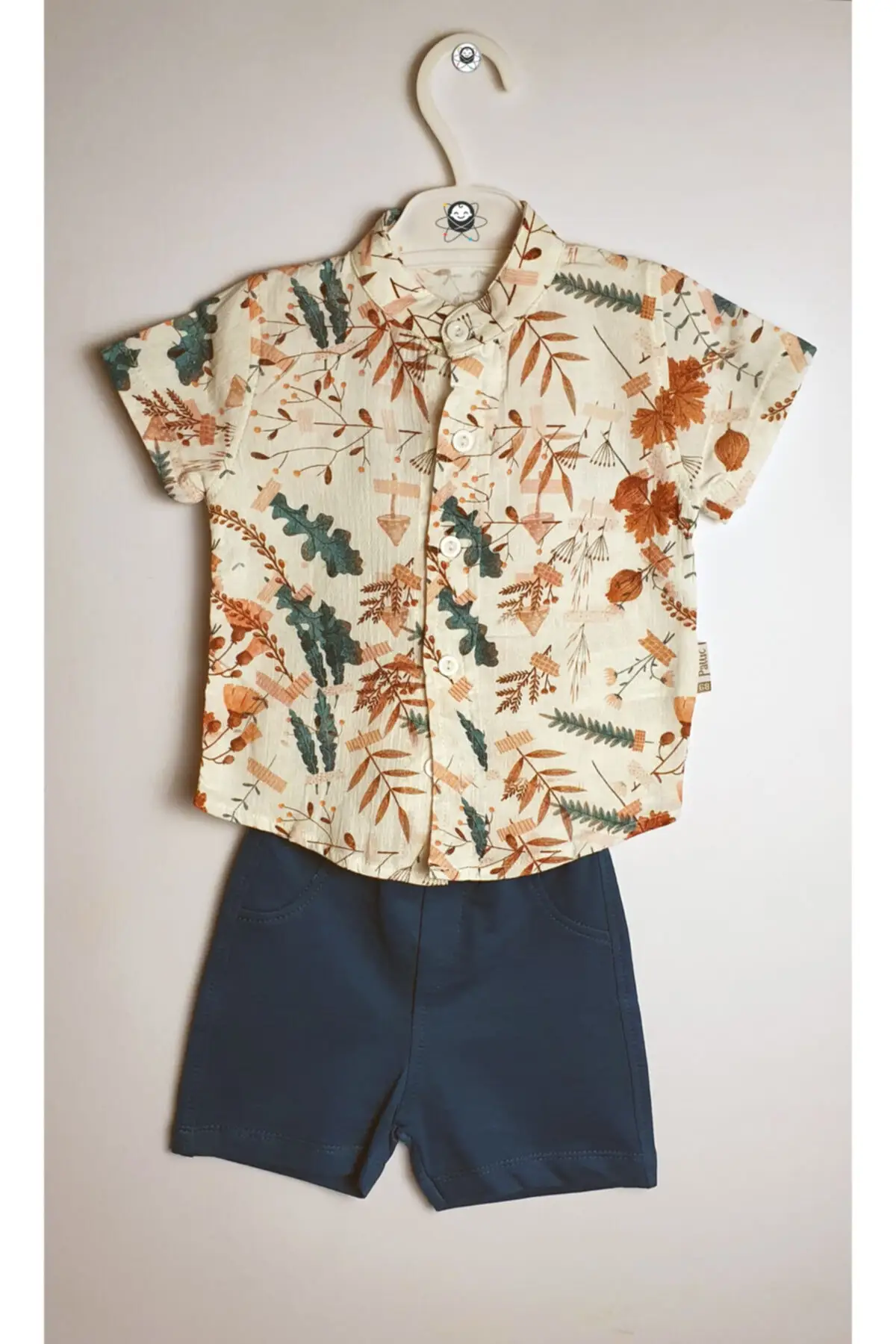

Leaf Print Short-Sleeve Shirt Shorts Suit