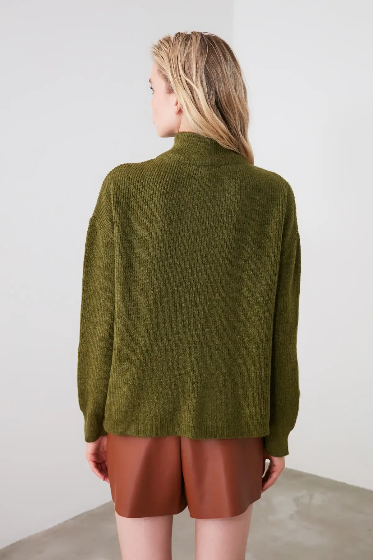 

MLLA Khaki Zipper Knitwear Sweater TWOAW20XS0009