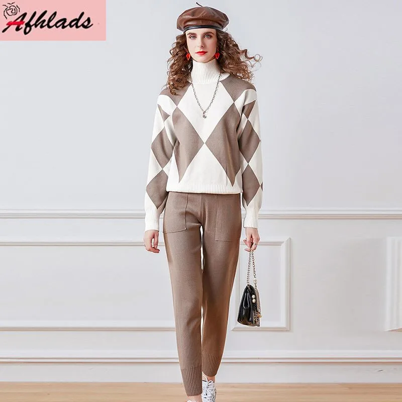 

Женский Повседневный костюм-двойка, свитер с длинным рукавом и высоким воротником с геометрическим рисунком и контрастной строчкой и брюки...