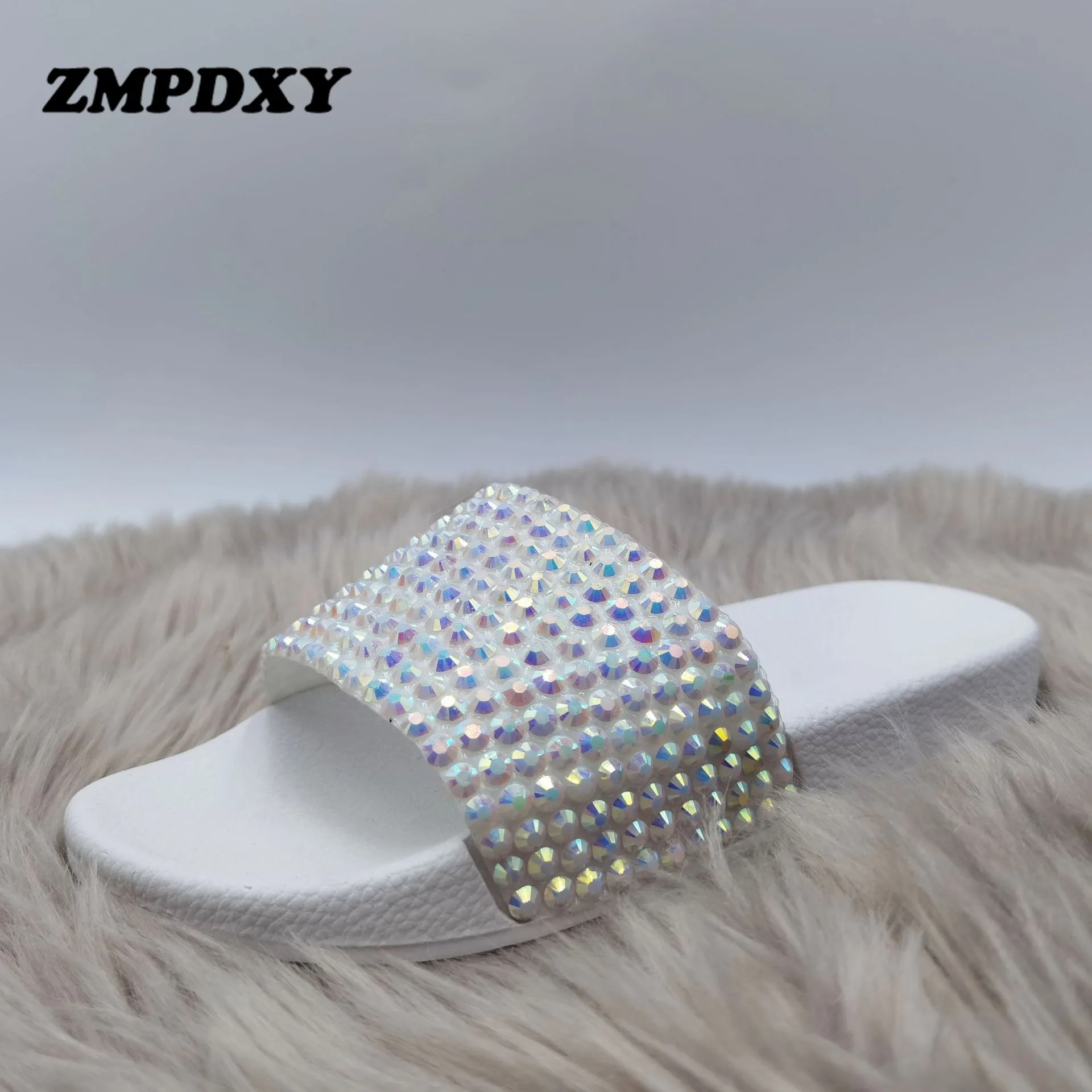 

Summer Fashion Women Rhinestone Flat Slides With Diamond Headband Indoor Outdoor Slippers Beach Shoes Ladies Sandals Wholesale