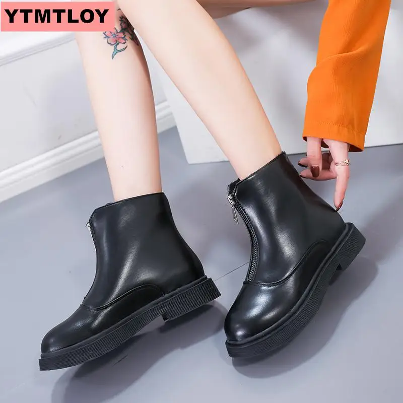 Женские ботильоны из лакированной кожи с круглым носком на низком каблуке