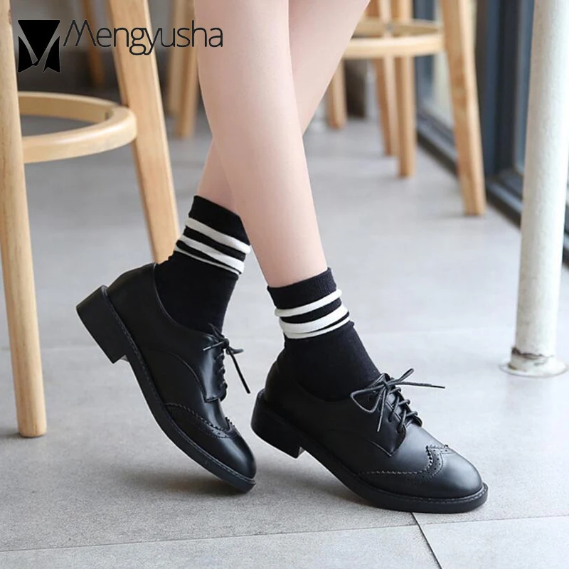 Женские туфли на шнуровке плоской подошве с мехом и плюшевой подкладкой лоферы