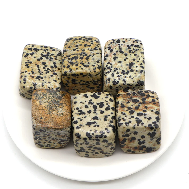 Натуральные кварцевые кристаллы Далмации яшмы и лечебные камни опутанные