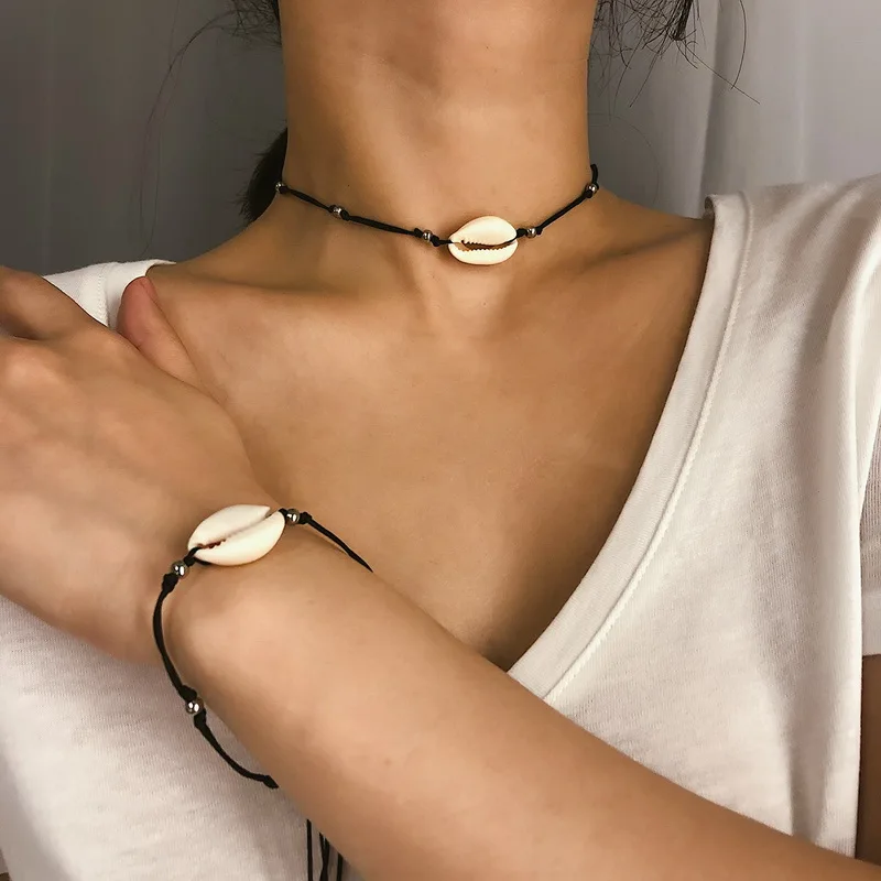 Колье ручной работы в богемном стиле из бисера и натуральной морской раковины