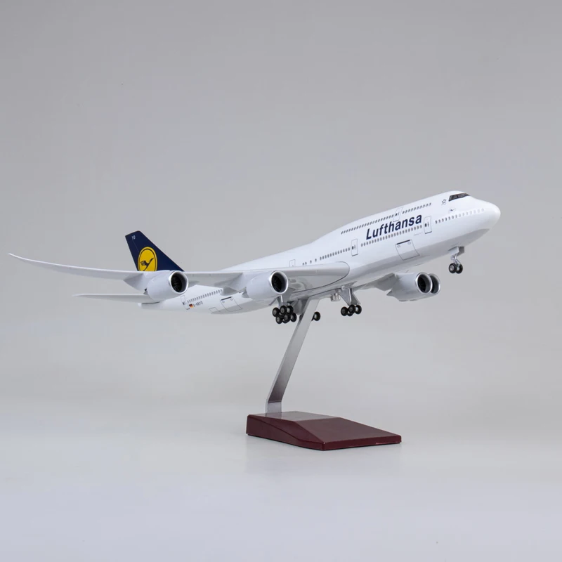 

Модель самолета B747 Lufthansa, литье под давлением, 47 см, масштаб 1/150
