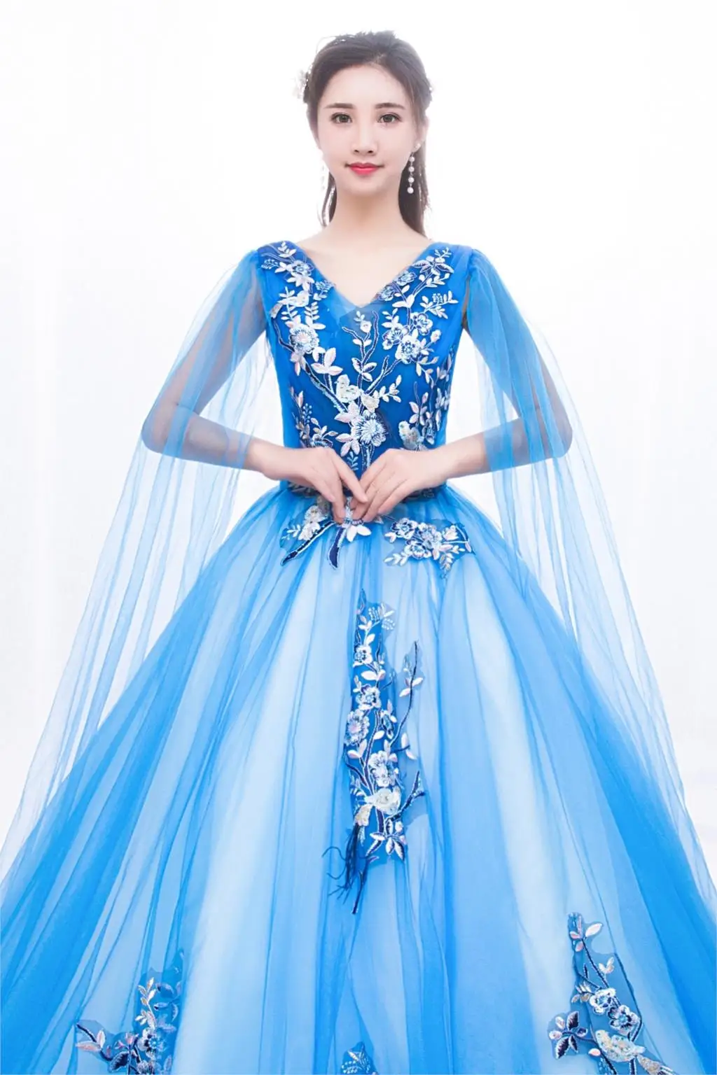 

Quinceanera Dresses The Party Prom Sexy V-neck Ball Gown Long Sleeve Vintage Quinceanera Dress Quinceanera Kleid