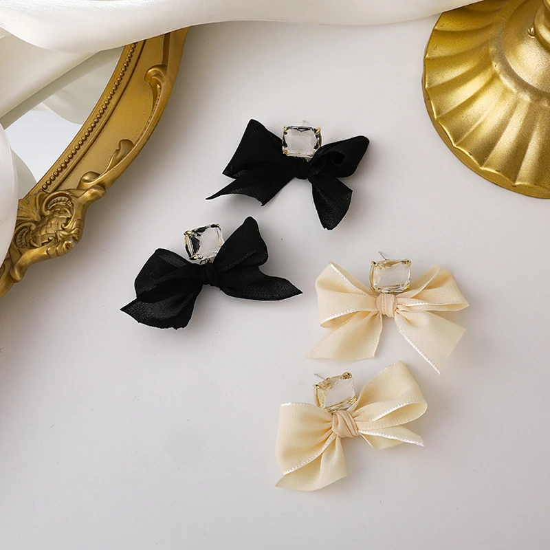 

AMORCOME 2021 New fashion Black White Color Bowknot Cube Crystal Earrings Square Bow Earring for Women Pretty Jewelry Gift