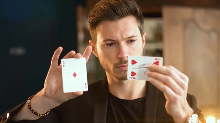 Удерживайте (трюк и онлайн инструкции) от Sebastien Calbry Card магические трюки крупным