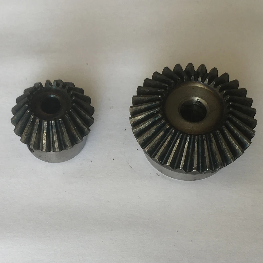 

20:140 15:105 Teeth 1:7 Transmission Ratio 0.8 1.25 Module 0.8M 1.25M 90 Degree Steel Tapered Wheel Pinion Pilot Bore Bevel Gear