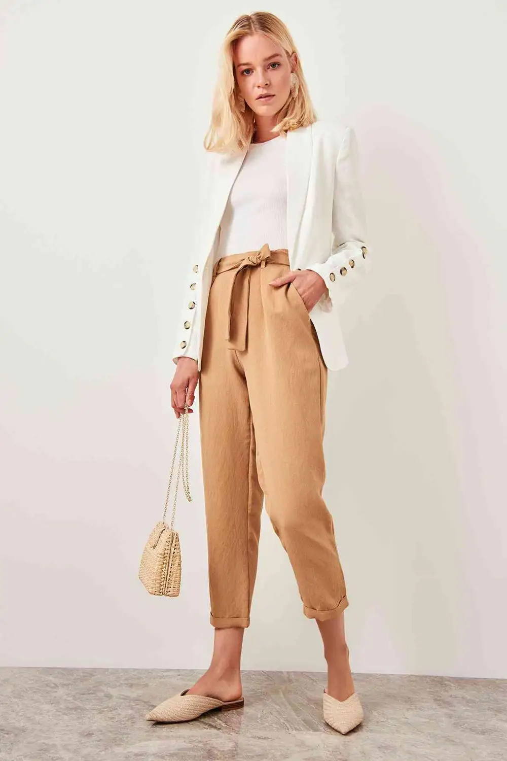 Хаки Trendyol женский синий ремень Подробные повседневные брюки TWOSS19ST0069 - Цвет: Хаки