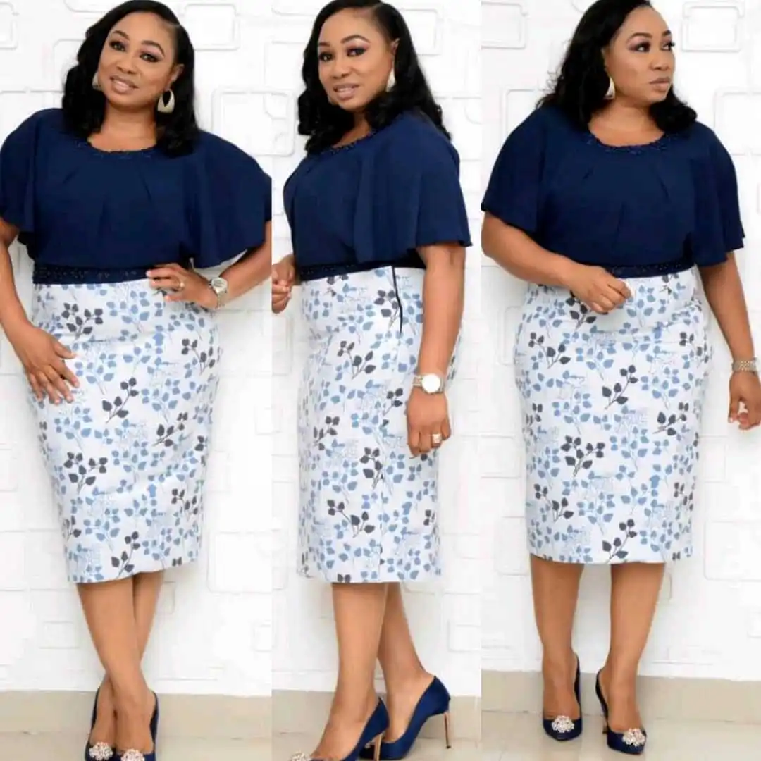 Женское элегантное платье до колена с круглым вырезом и принтом размера плюс в