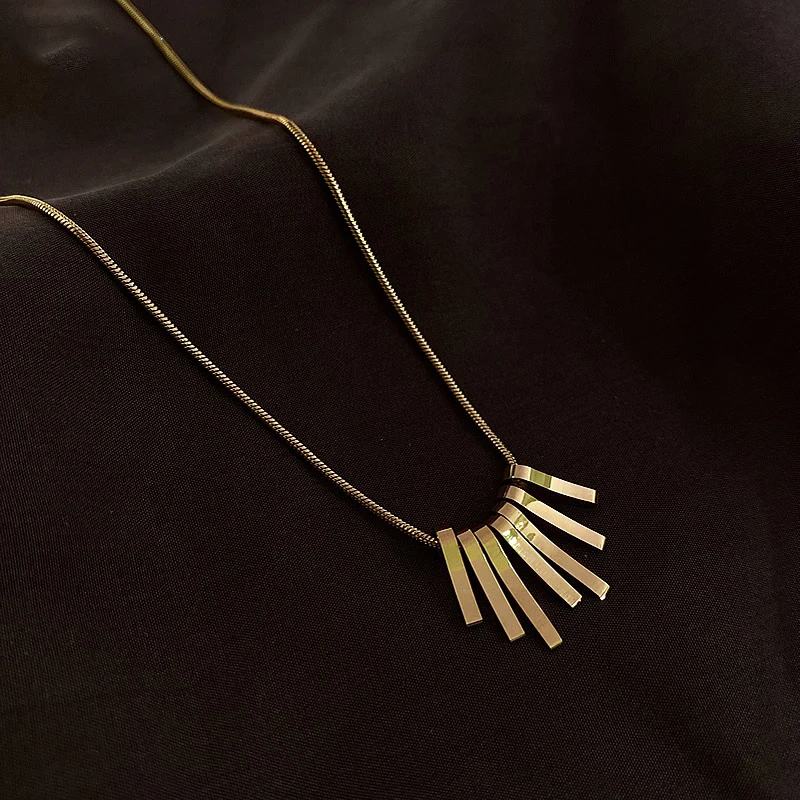 

Unique Geometric Strip Titanium Steel Gold Necklace For Woman Korean 2021 New Girl's Sexy Jewelry Student Party Clavicle Chain