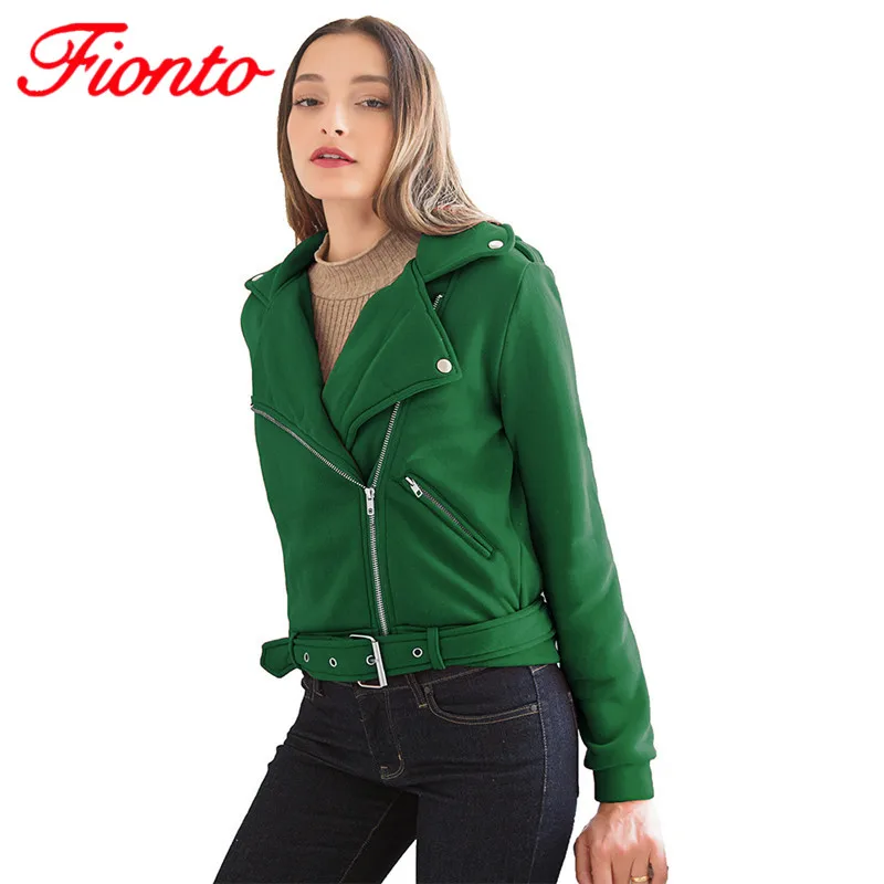 Женская короткая куртка на молнии однотонная бархатная с длинным рукавом и