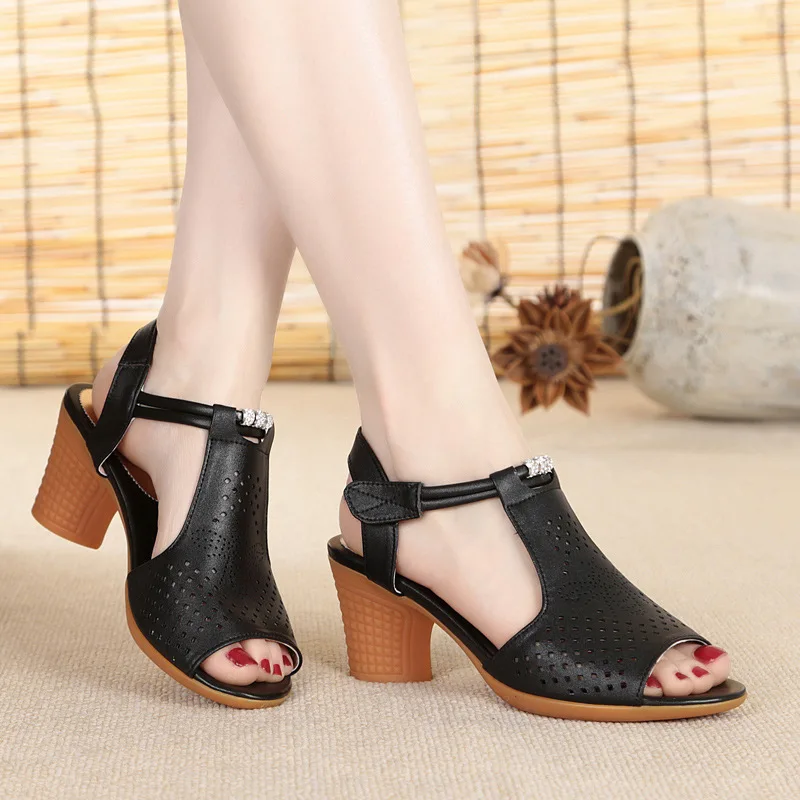 

BEYARNE Promotion 2020 New Hollow Rhinestone Genuine Leather Shoes Summer Women Sandals Soft Bottom Comfort Women Shoes Fashion