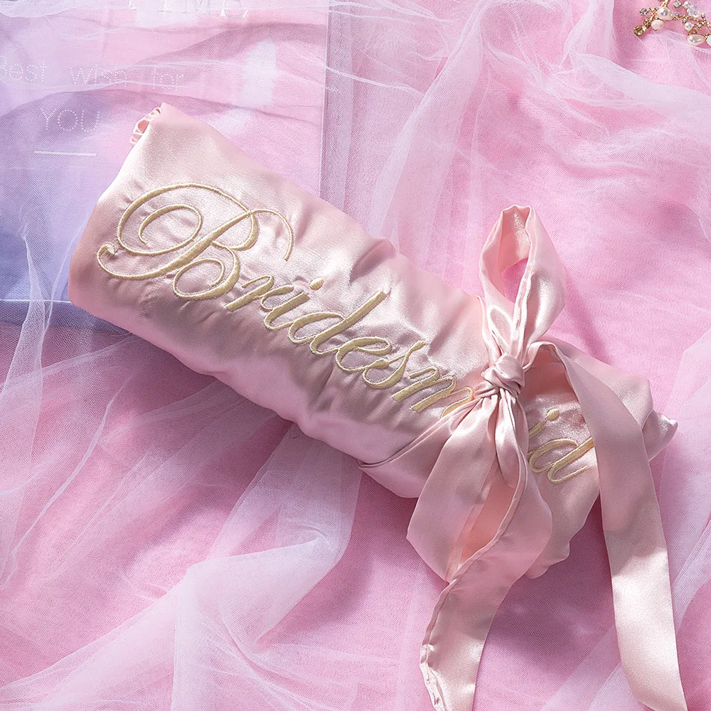 Атласный халат бордового цвета с надписью Невеста подружка невесты шелковое