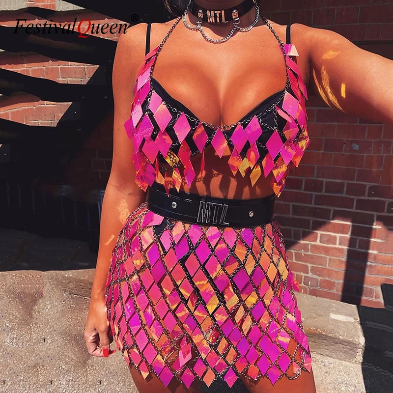 

Комплект из 2 предметов с блестками, короткий топ без рукавов с низким вырезом и открытой спиной, ажурная мини-юбка, пикантный праздничный на...