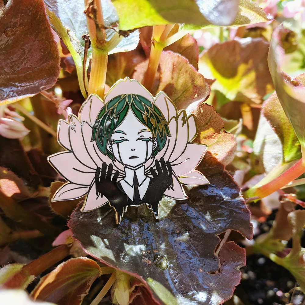 

Anime Land of the Lustrous Phosphophyllite Enamel Pin Green Hair Yoga Girl Lotus Flower Badge Lapel Fashion Accessory