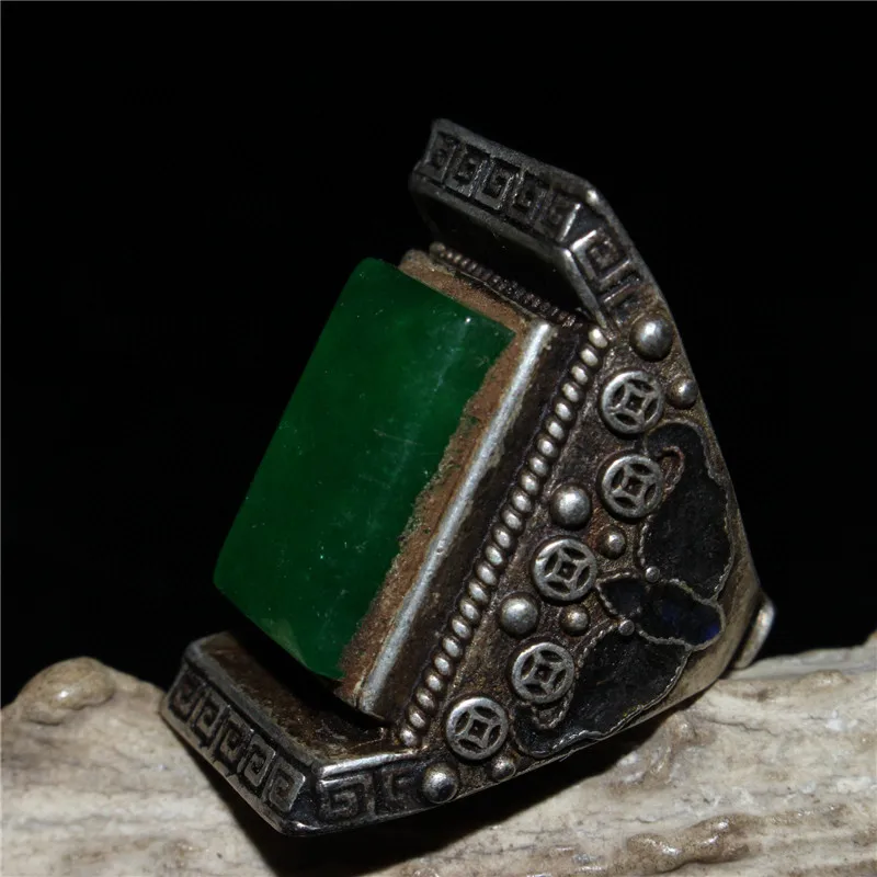 

Chinese Old Craft Seiko Made Inlaid Jade Tibetan Silver Ring