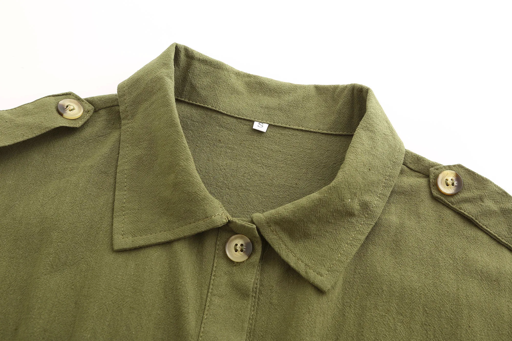 Женский комбинезон с эполетами в стиле милитари двумя карманами и поясом одежда