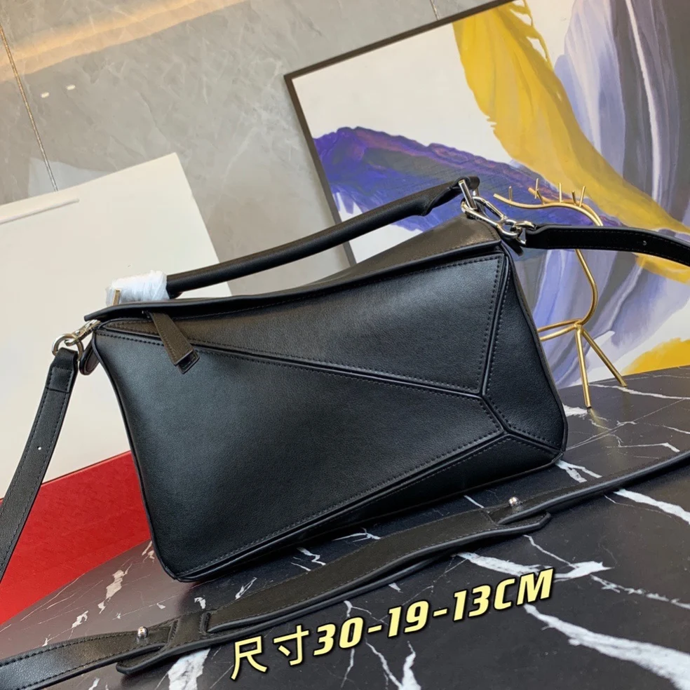 

Classic geometric bag luxury leather messenger bag for men and women.