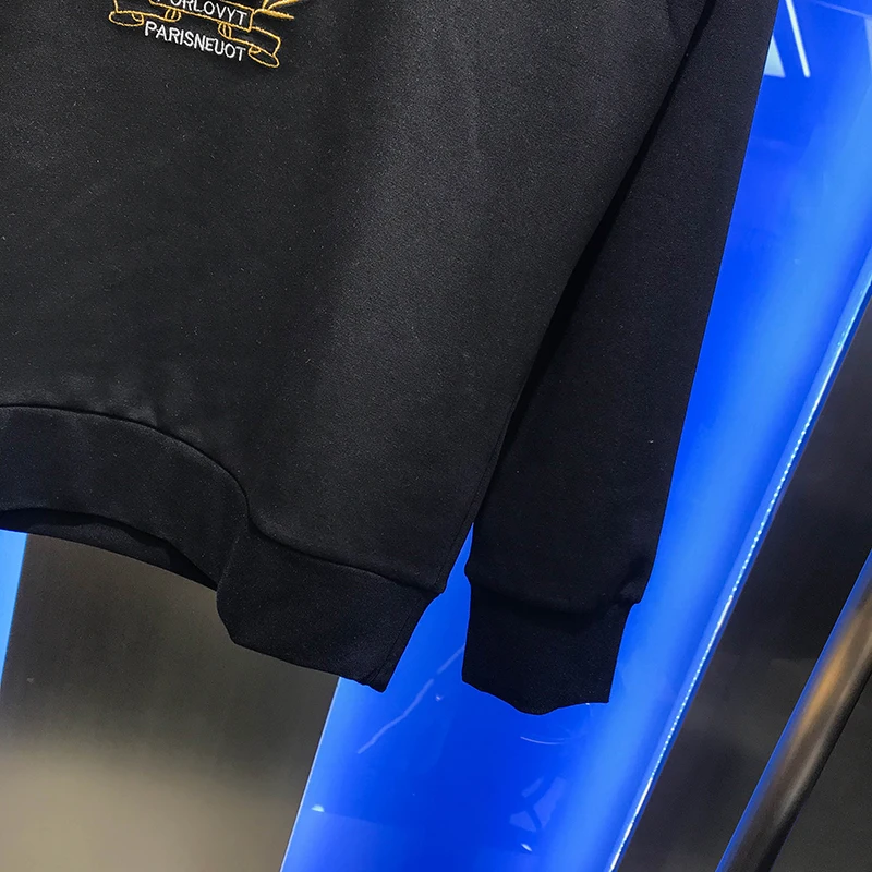 

Young men's tide brand Europe station 2020 autumn new letter embroidery, offset printing, long sleeved sweater, round neck tide.