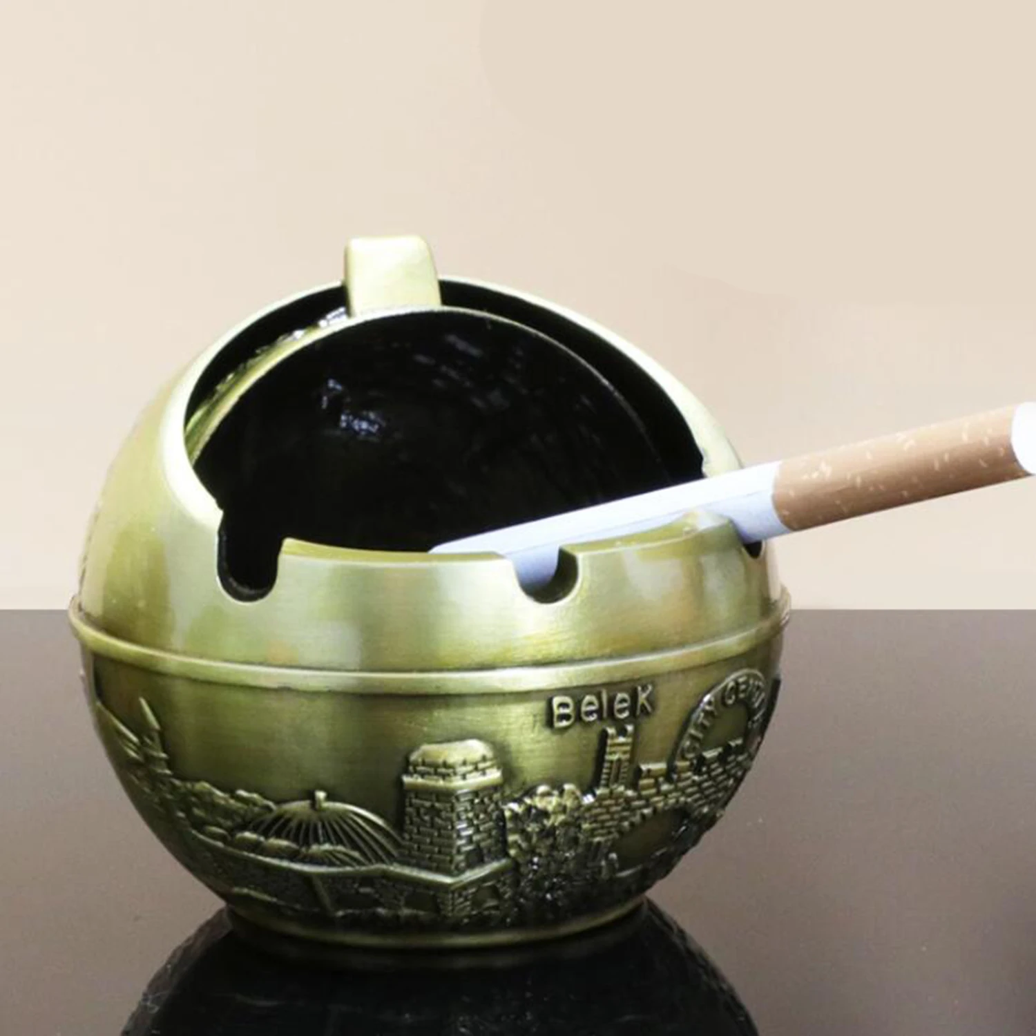 

Zinc Alloy Ashtray European Style Windbreak With Cover Bronze Color Cigarette Jar For Home Office Tobacco Smoking Set Accessory