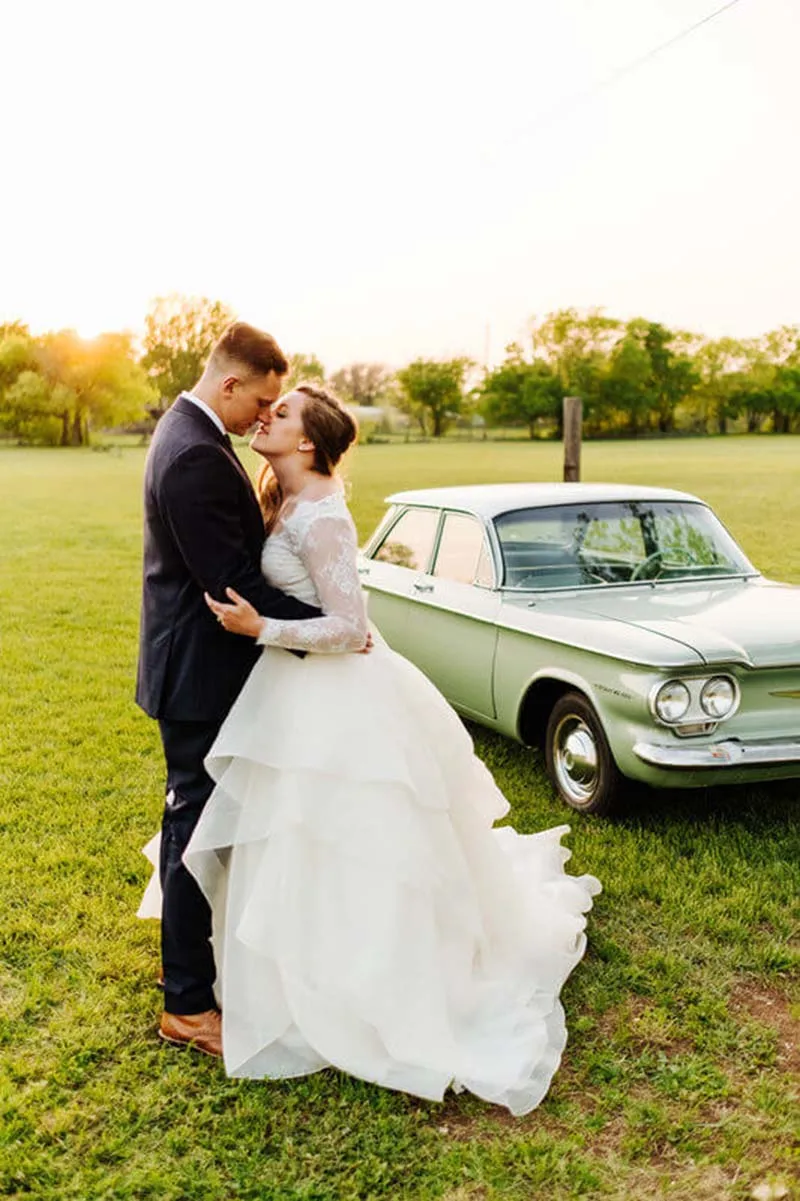 

2021 New Elegant Ivory Ball Gown Bridal Wedding Dresses Lace Long Sleeve V Neckline Wedding Gowns for Bride Back Out Beaded Belt