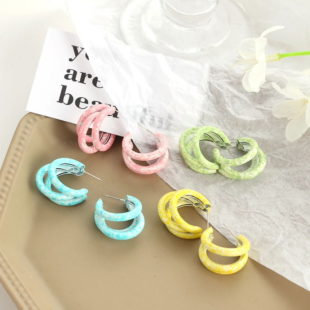 

IPARAM Fashion Candy Color Hollow Metal Hoop Earrings Women's Retro Geometric Statement Circle Earrings Trend Jewelry Gifts