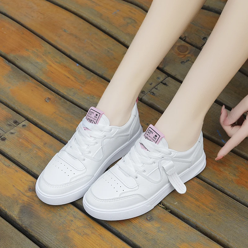 

Женские кожаные кроссовки, белые, розовые, на резиновой подошве, обувь на плоской подошве, нескользящая удобная повседневная обувь, низкая о...