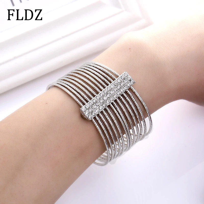 Женский многослойный металлический браслет с инкрустированными стразами