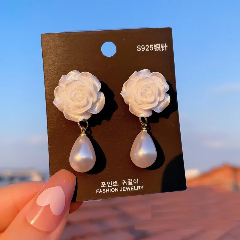 Модные женские серьги с розой кисточкой жемчугом камелией 2021 цветочные