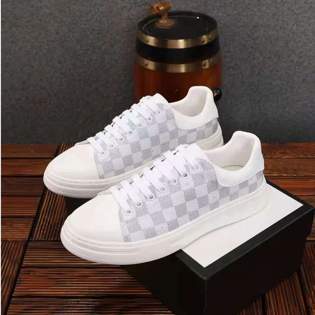 

2021 Fashion Checkered Sports Shoes Men Leisure Lace-up Board Shoes High Quality Breathable Shock-Absorbing Flat Shoes For Men