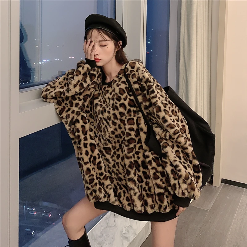 

Leopard round neck print loose long sleeve Plush sweatershirt