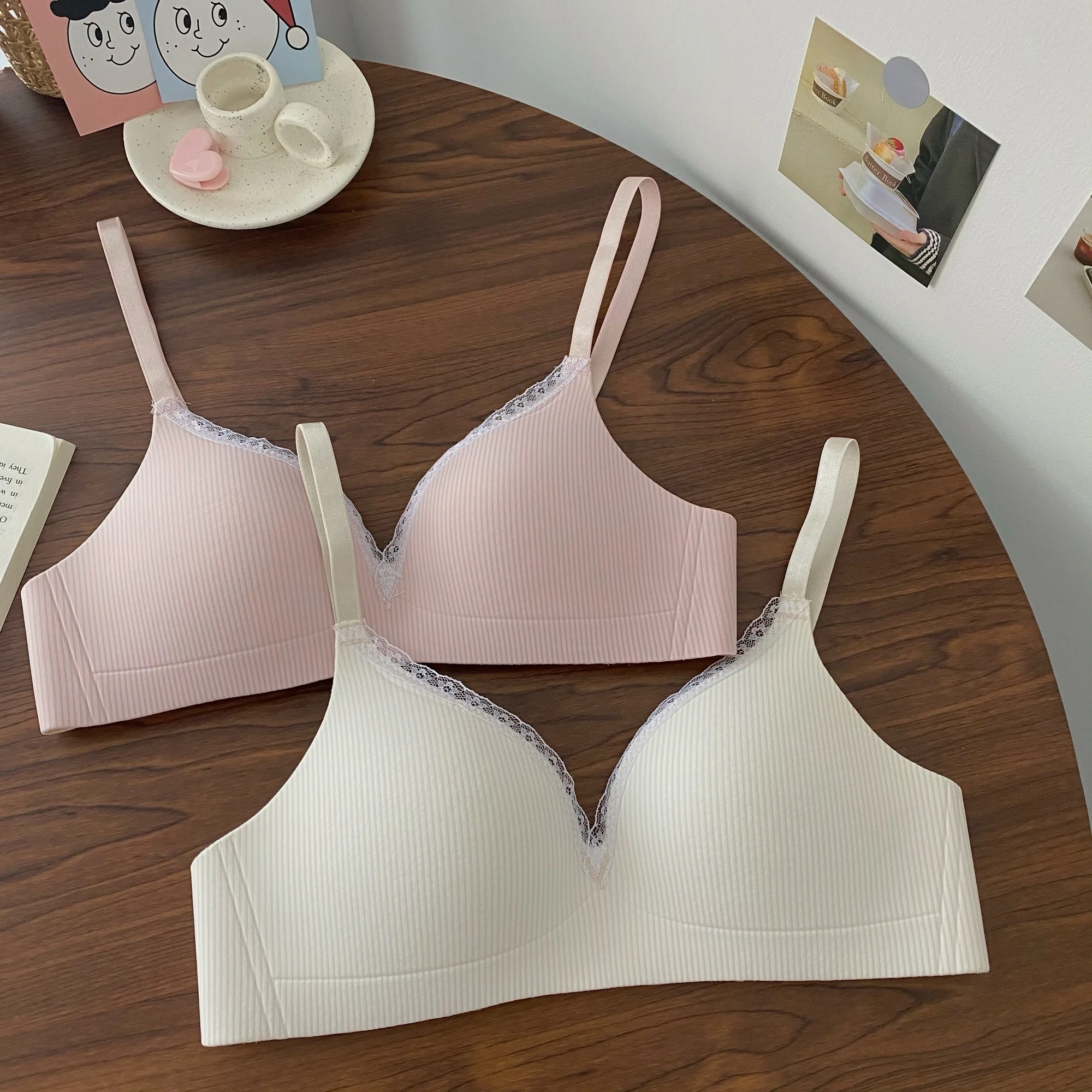 Бюстгальтер женское нижнее белье без стальных колец тонкий маленький