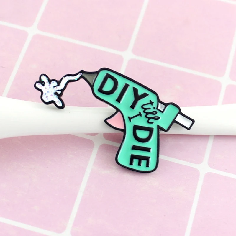 2019 красочная эмалированная брошь в виде мультяшного пистолета-распылителя милые