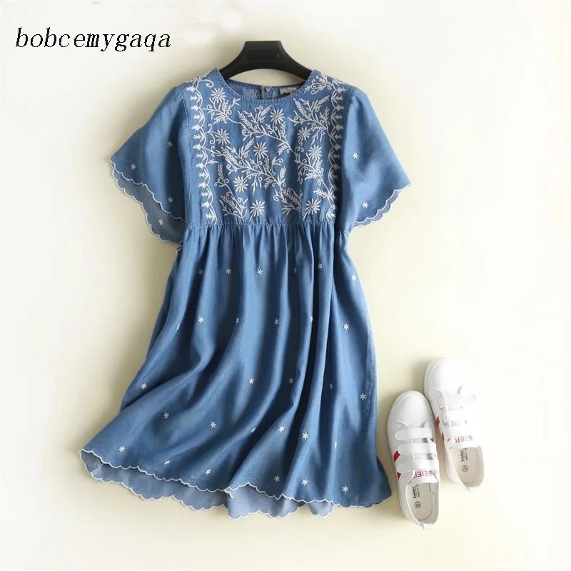 Женское летнее джинсовое платье с цветочной вышивкой высокой талией и круглым