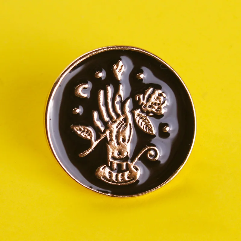 Golden Hand Hold Rose Brooch Badges for Backpack Enamel Pins Badge Clothes Lapel Pin Jewelry Gift Accessories | Дом и сад